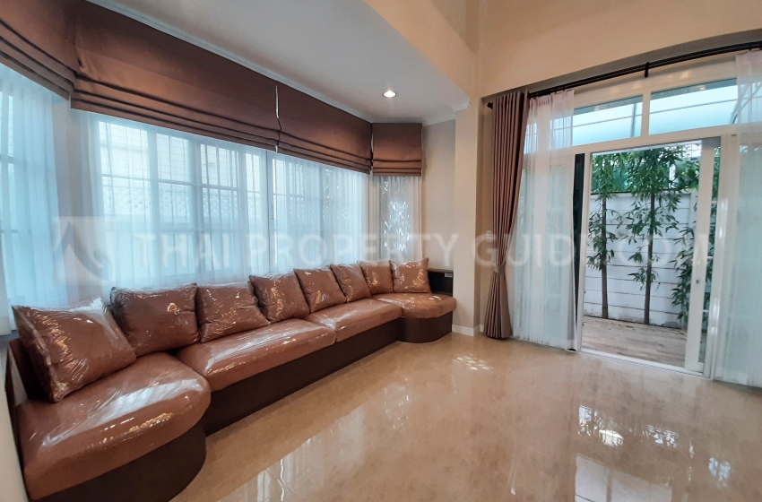 House with Shared Pool in Bangnatrad 